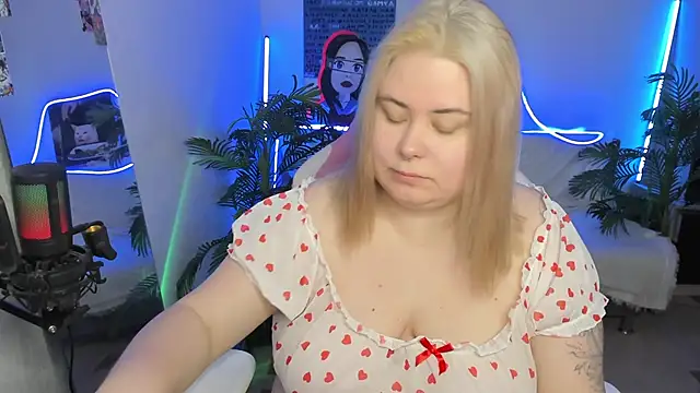 Snapshot of Akemi_BBW chatting on March 21, 2025, 7:55 am Akemi BBW online show from March 21, 2025, 7:55 am