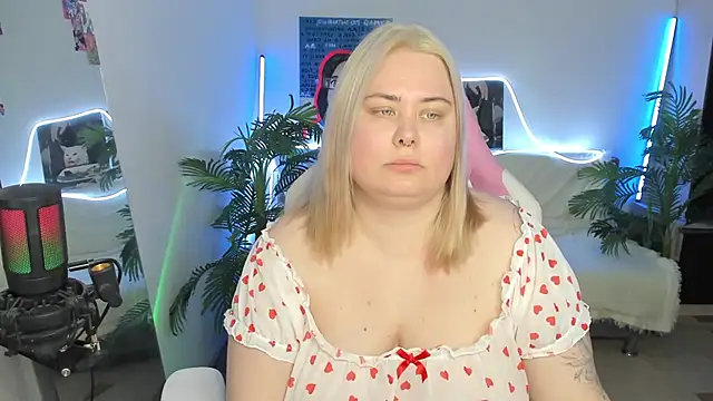 Snapshot of Akemi_BBW chatting on March 21, 2025, 6:07 pm Akemi BBW online show from March 21, 2025, 6:07 pm