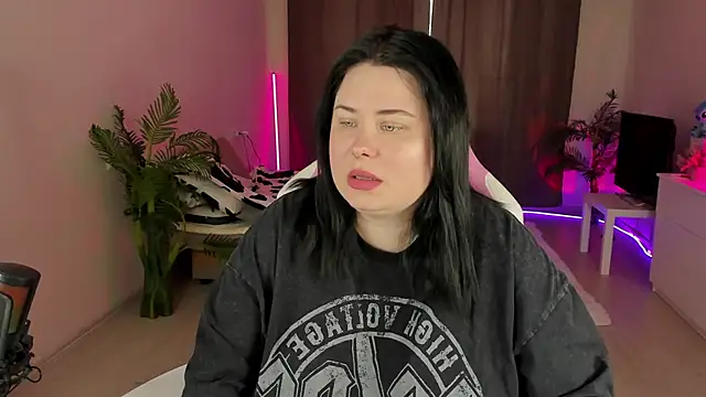 Snapshot of Akemi_BBW chatting on September 19, 2025, 5:20 am Akemi BBW online show from September 19, 2025, 5:20 am