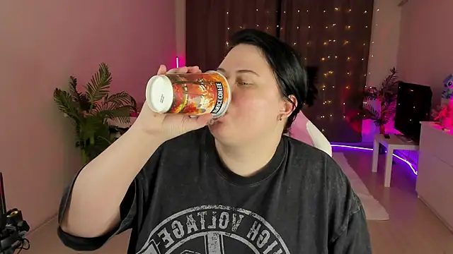 Snapshot of Akemi_BBW chatting on September 19, 2025, 5:46 pm Akemi BBW online show from September 19, 2025, 5:46 pm