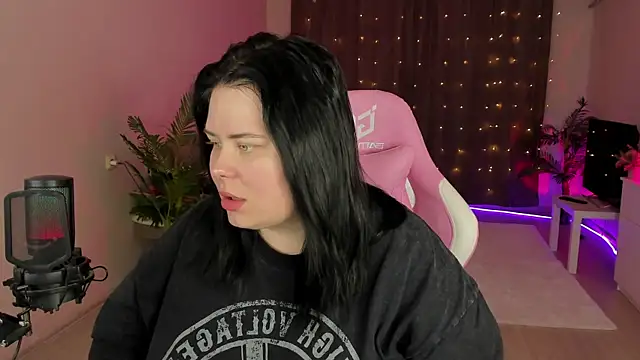 Snapshot of Akemi_BBW chatting on September 23, 2025, 5:05 pm Akemi BBW online show from September 23, 2025, 5:05 pm