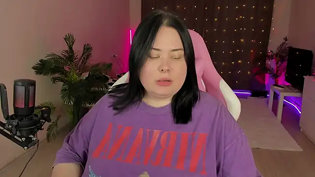 Snapshot of Akemi_BBW chatting on October 3, 2025, 4:48 pm Akemi BBW online show from October 3, 2025, 4:48 pm