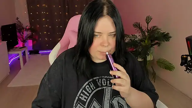 Snapshot of Akemi_BBW chatting on October 6, 2025, 4:37 pm Akemi BBW online show from October 6, 2025, 4:37 pm