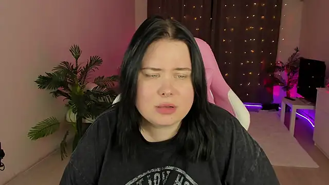 Snapshot of Akemi_BBW chatting on October 7, 2025, 3:53 pm Akemi BBW online show from October 7, 2025, 3:53 pm