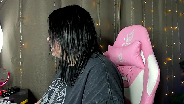 Snapshot of Akemi_BBW chatting on October 26, 2025, 8:15 pm Akemi BBW online show from October 26, 2025, 8:15 pm