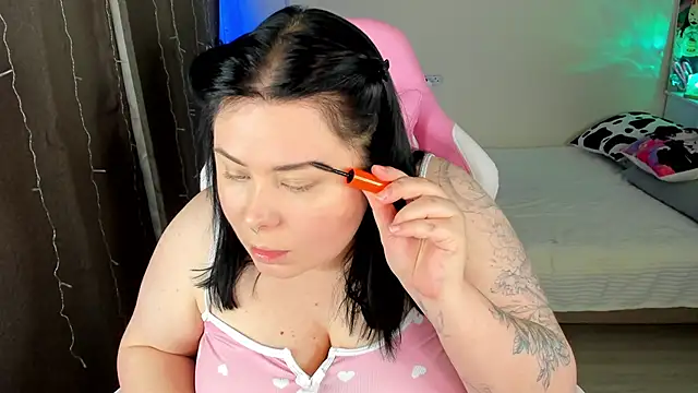 Snapshot of Akemi_BBW chatting on October 30, 2025, 2:40 pm Akemi BBW online show from October 30, 2025, 2:40 pm