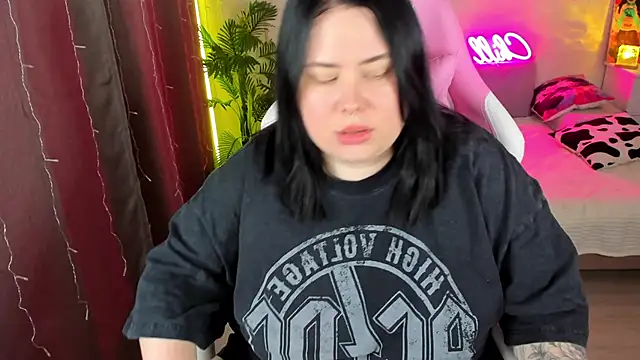 Snapshot of Akemi_BBW chatting on November 6, 2025, 4:41 pm Akemi BBW online show from November 6, 2025, 4:41 pm