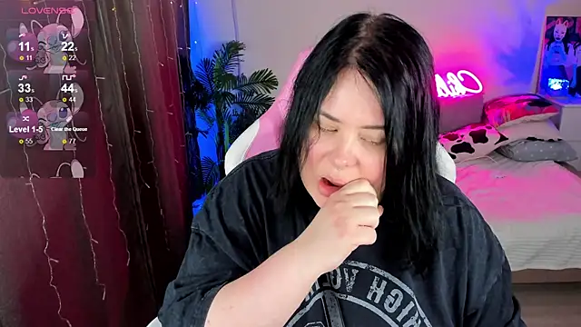 Snapshot of Akemi_BBW chatting on November 11, 2025, 1:44 pm Akemi BBW online show from November 11, 2025, 1:44 pm