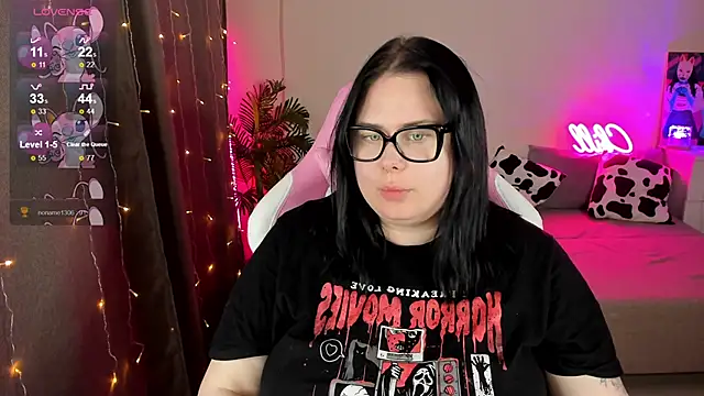 Snapshot of Akemi_BBW chatting on November 18, 2025, 6:23 pm Akemi BBW online show from November 18, 2025, 6:23 pm