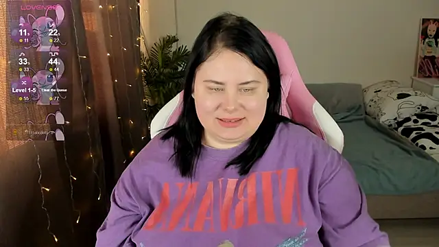 Snapshot of Akemi_BBW chatting on November 24, 2025, 5:29 am Akemi BBW online show from November 24, 2025, 5:29 am