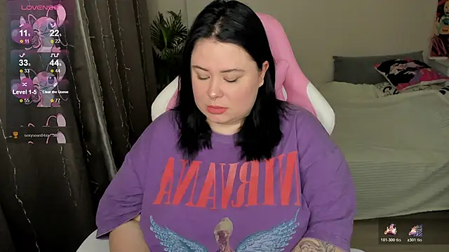 Snapshot of Akemi_BBW chatting on December 2, 2025, 3:56 am Akemi BBW online show from December 2, 2025, 3:56 am