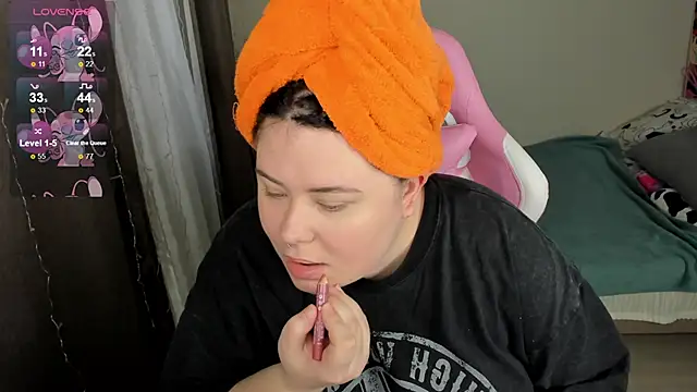 Snapshot of Akemi_BBW chatting on December 5, 2025, 4:54 am Akemi BBW online show from December 5, 2025, 4:54 am