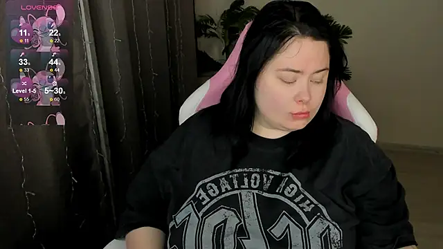 Snapshot of Akemi_BBW chatting on December 16, 2025, 5:01 am Akemi BBW online show from December 16, 2025, 5:01 am