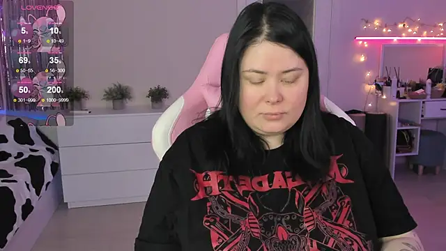 Snapshot of Akemi_BBW chatting on May 17, 2026, 8:23 am Akemi BBW online show from May 17, 2026, 8:23 am