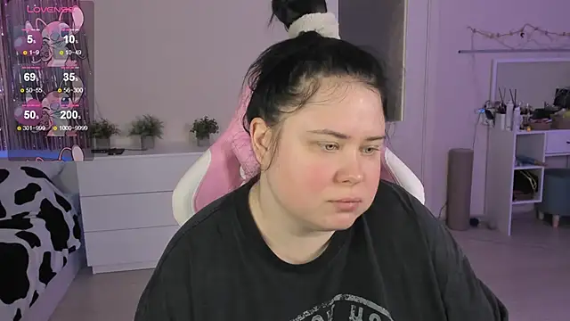 Snapshot of Akemi_BBW chatting on May 20, 2026, 9:15 am Akemi BBW online show from May 20, 2026, 9:15 am