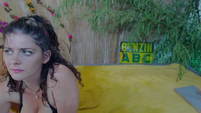 Snapshot of SweetJojo1993 chatting on October 5, 2025, 10:29 pm SweetJojo1993 online show from October 5, 2025, 10:29 pm