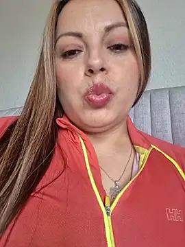 Snapshot of seherlatin chatting on May 27, 2026, 7:22 pm seherlatin online show from May 27, 2026, 7:22 pm