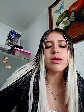 Snapshot of eva-2023 chatting on November 12, 2025, 1:55 pm eva-2023 online show from November 12, 2025, 1:55 pm