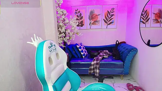 Snapshot of Isa_reel chatting on October 24, 2025, 7:43 pm Isa reel online show from October 24, 2025, 7:43 pm