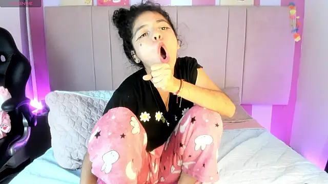 Snapshot of Winnifer_Gonzal chatting on March 15, 2025, 10:46 am Winnifer Gonzal online show from March 15, 2025, 10:46 am