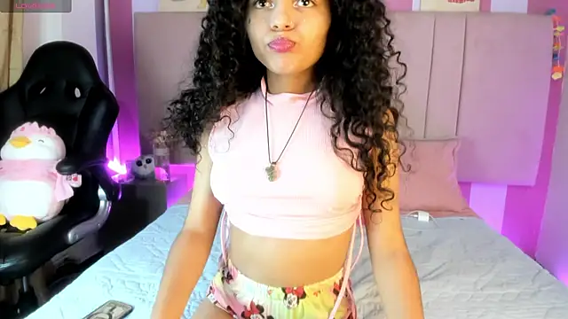 Snapshot of Winnifer_Gonzal chatting on March 18, 2025, 4:04 am Winnifer Gonzal online show from March 18, 2025, 4:04 am