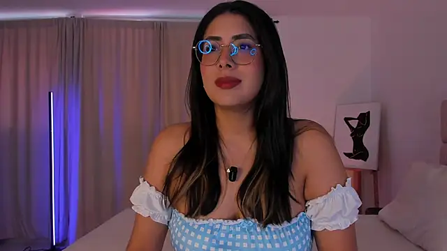 tina olsen07 online show from September 15, 2025, 2:17 pm