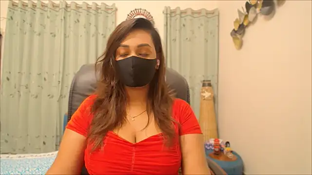 Snapshot of OH-Monica chatting on December 14, 2025, 7:29 pm OH-Monica online show from December 14, 2025, 7:29 pm