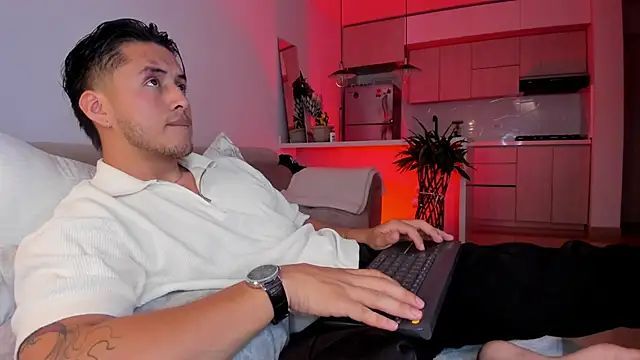 Snapshot of Chriskyle_ chatting on November 27, 2025, 12:02 am Chriskyle online show from November 27, 2025, 12:02 am