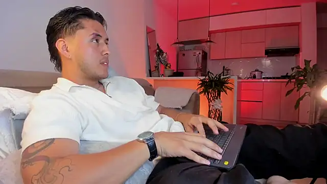 Snapshot of Chriskyle_ chatting on January 15, 2026, 2:16 am Chriskyle online show from January 15, 2026, 2:16 am