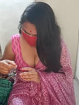 Snapshot of Love-priya chatting on January 1, 2025, 5:44 pm Love-priya online show from January 1, 2025, 5:44 pm