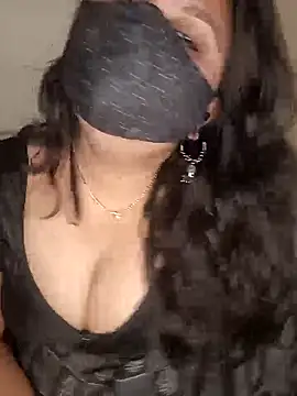 Snapshot of Love-priya chatting on March 6, 2025, 8:19 am Love-priya online show from March 6, 2025, 8:19 am