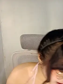 Snapshot of Chall_mee chatting on December 15, 2025, 3:49 pm Chall mee online show from December 15, 2025, 3:49 pm