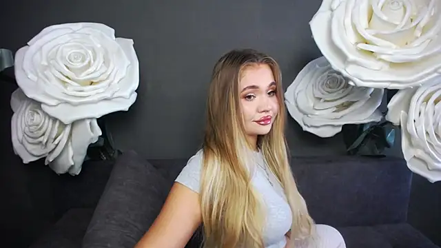 Snapshot of StacyYellig chatting on September 8, 2025, 2:16 pm StacyYellig online show from September 8, 2025, 2:16 pm