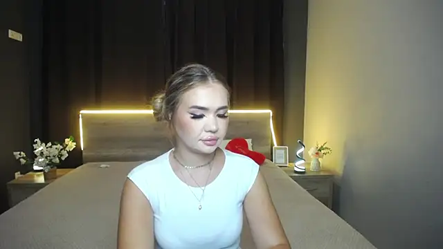 Snapshot of StacyYellig chatting on July 14, 2026, 8:25 pm StacyYellig online show from July 14, 2026, 8:25 pm