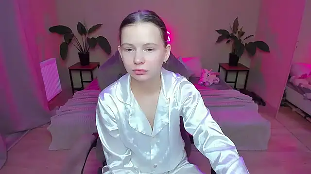 Snapshot of HelloRoxy chatting on December 22, 2024, 6:26 pm HelloRoxy online show from December 22, 2024, 6:26 pm