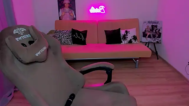 Snapshot of HelloRoxy chatting on October 25, 2025, 8:03 pm HelloRoxy online show from October 25, 2025, 8:03 pm