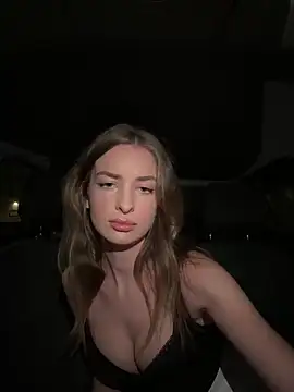 Snapshot of EvieEvans chatting on November 4, 2025, 5:23 pm EvieEvans online show from November 4, 2025, 5:23 pm