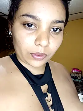 stefanie010 online show from April 5, 2026, 12:08 am