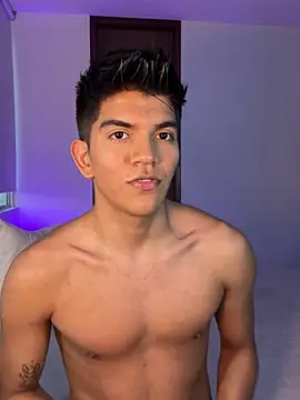 Snapshot of santiago_01 chatting on January 7, 2025, 10:52 pm santiago 01 online show from January 7, 2025, 10:52 pm