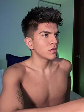 Snapshot of santiago_01 chatting on January 30, 2025, 4:27 am santiago 01 online show from January 30, 2025, 4:27 am