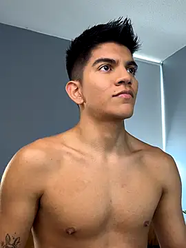 Snapshot of santiago_01 chatting on October 25, 2025, 7:30 pm santiago 01 online show from October 25, 2025, 7:30 pm