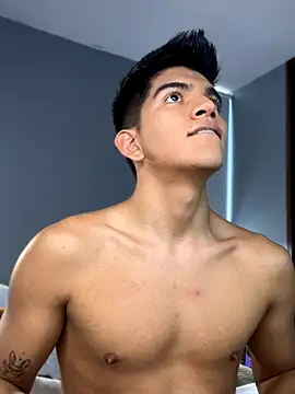 Snapshot of santiago_01 chatting on October 29, 2025, 8:32 pm santiago 01 online show from October 29, 2025, 8:32 pm