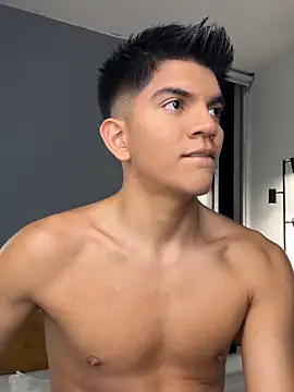 Snapshot of santiago_01 chatting on November 23, 2025, 12:32 am santiago 01 online show from November 23, 2025, 12:32 am