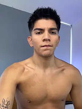 Snapshot of santiago_01 chatting on November 28, 2025, 8:55 pm santiago 01 online show from November 28, 2025, 8:55 pm