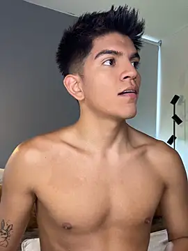 Snapshot of santiago_01 chatting on December 13, 2025, 9:31 pm santiago 01 online show from December 13, 2025, 9:31 pm