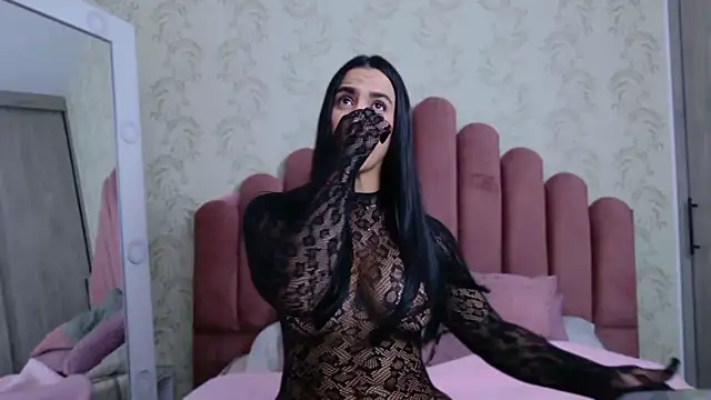 Snapshot of Bella_Fior chatting on October 25, 2025, 1:24 am Bella Fior online show from October 25, 2025, 1:24 am