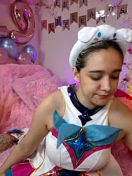 Snapshot of NaomiShimizu chatting on November 3, 2025, 8:21 pm NaomiShimizu online show from November 3, 2025, 8:21 pm