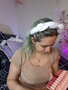 Snapshot of NaomiShimizu chatting on November 10, 2025, 9:03 pm NaomiShimizu online show from November 10, 2025, 9:03 pm