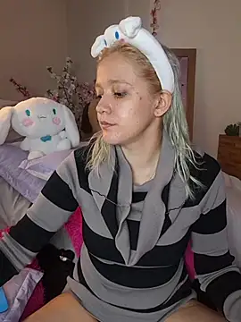 Snapshot of NaomiShimizu chatting on November 20, 2025, 9:36 pm NaomiShimizu online show from November 20, 2025, 9:36 pm