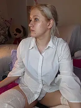 Snapshot of NaomiShimizu chatting on November 23, 2025, 9:36 pm NaomiShimizu online show from November 23, 2025, 9:36 pm